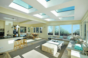 Situated on Escarpment Walks w Late Checkout & Parking